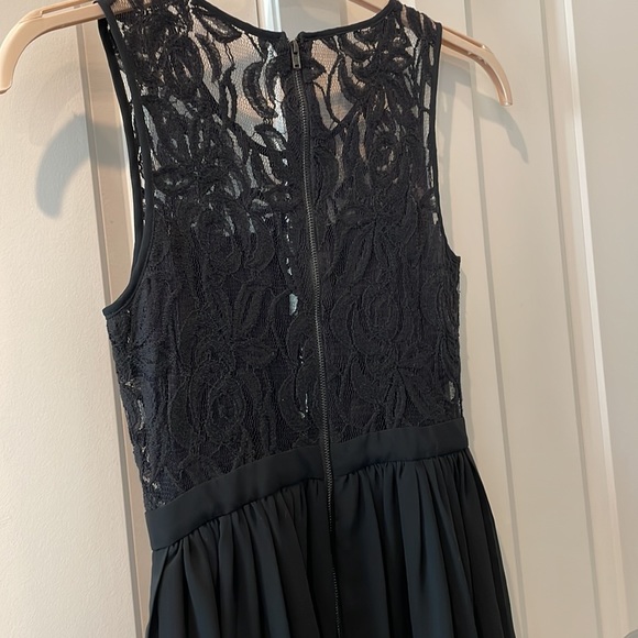 LIKE NEW BCBGeneration Dress Size 2 - Picture 7 of 10